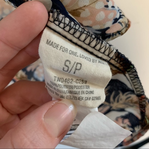 Rachael & Chloe | Feather Pattern Open Robe Top - Picture 12 of 12